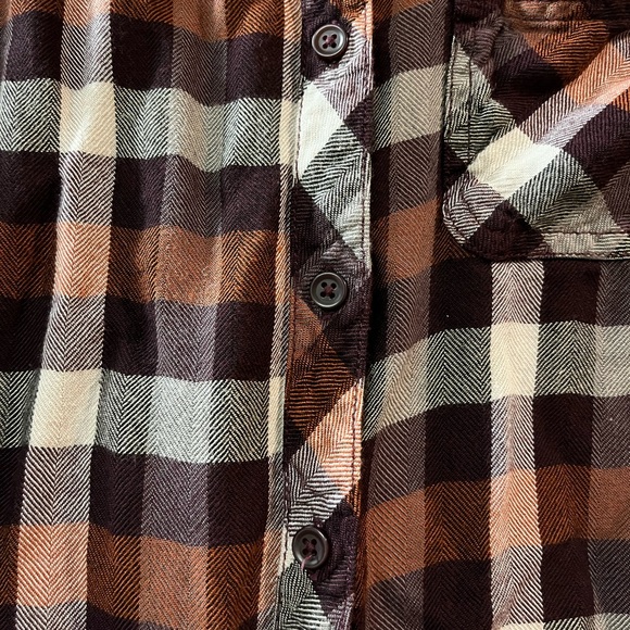 BeachLunchLounge flannel button down - size large - Picture 3 of 4